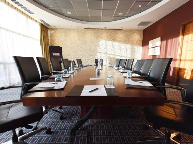 Finding The Right Meeting Room For Rent